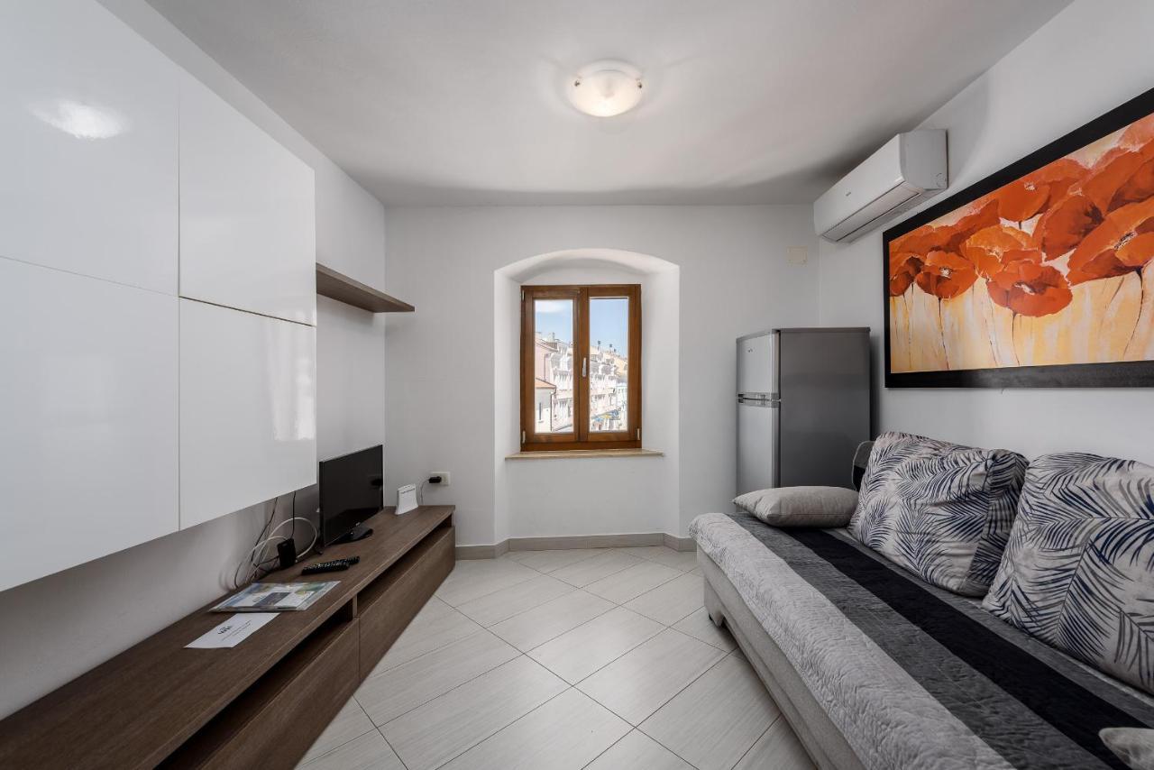Apartments Dante Umag Bagian luar foto