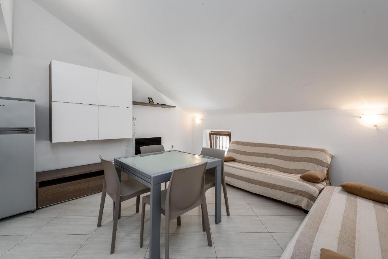 Apartments Dante Umag Bagian luar foto
