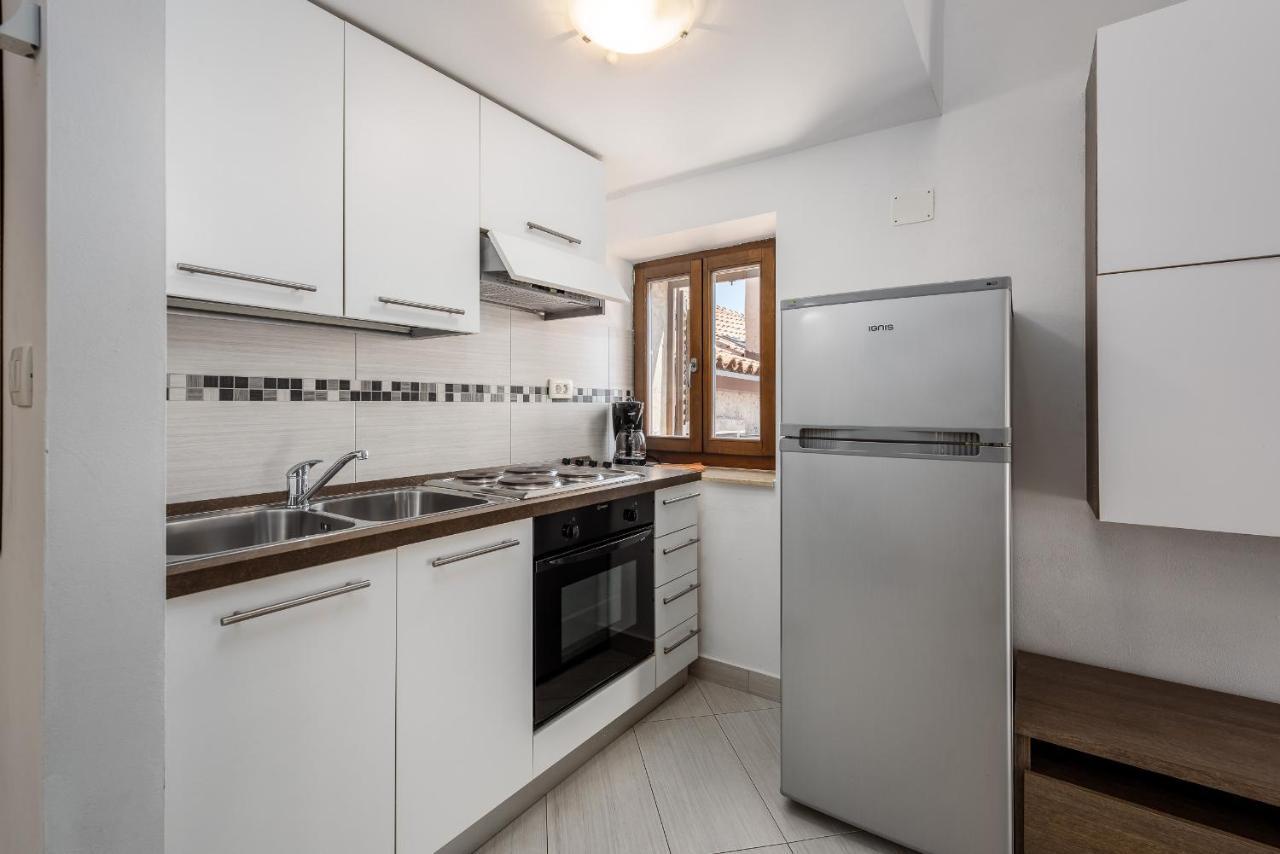 Apartments Dante Umag Bagian luar foto