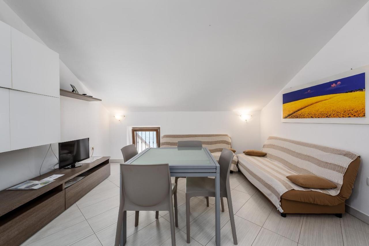 Apartments Dante Umag Bagian luar foto