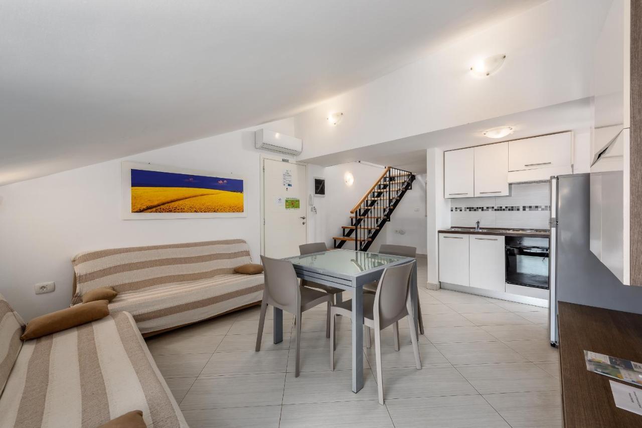 Apartments Dante Umag Bagian luar foto