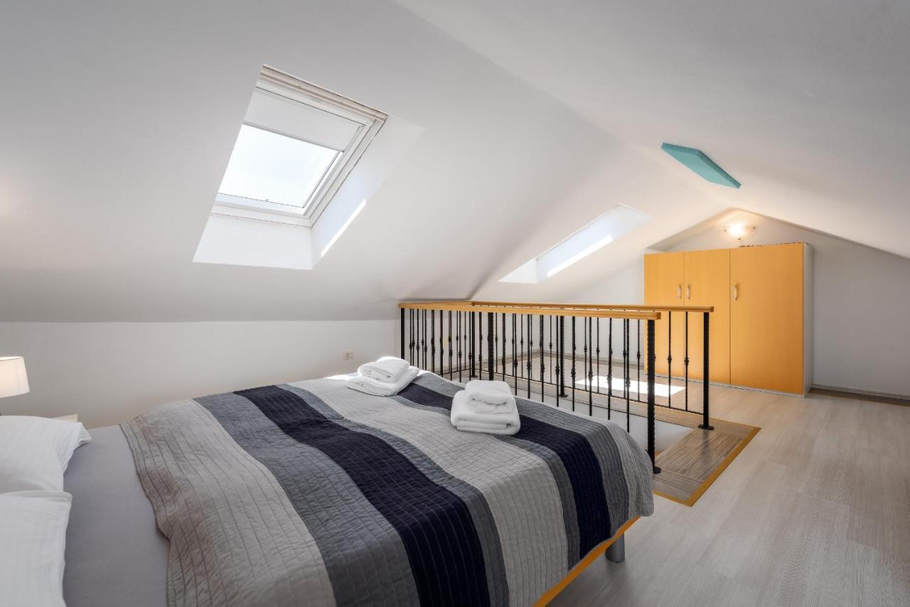 Apartments Dante Umag Bagian luar foto