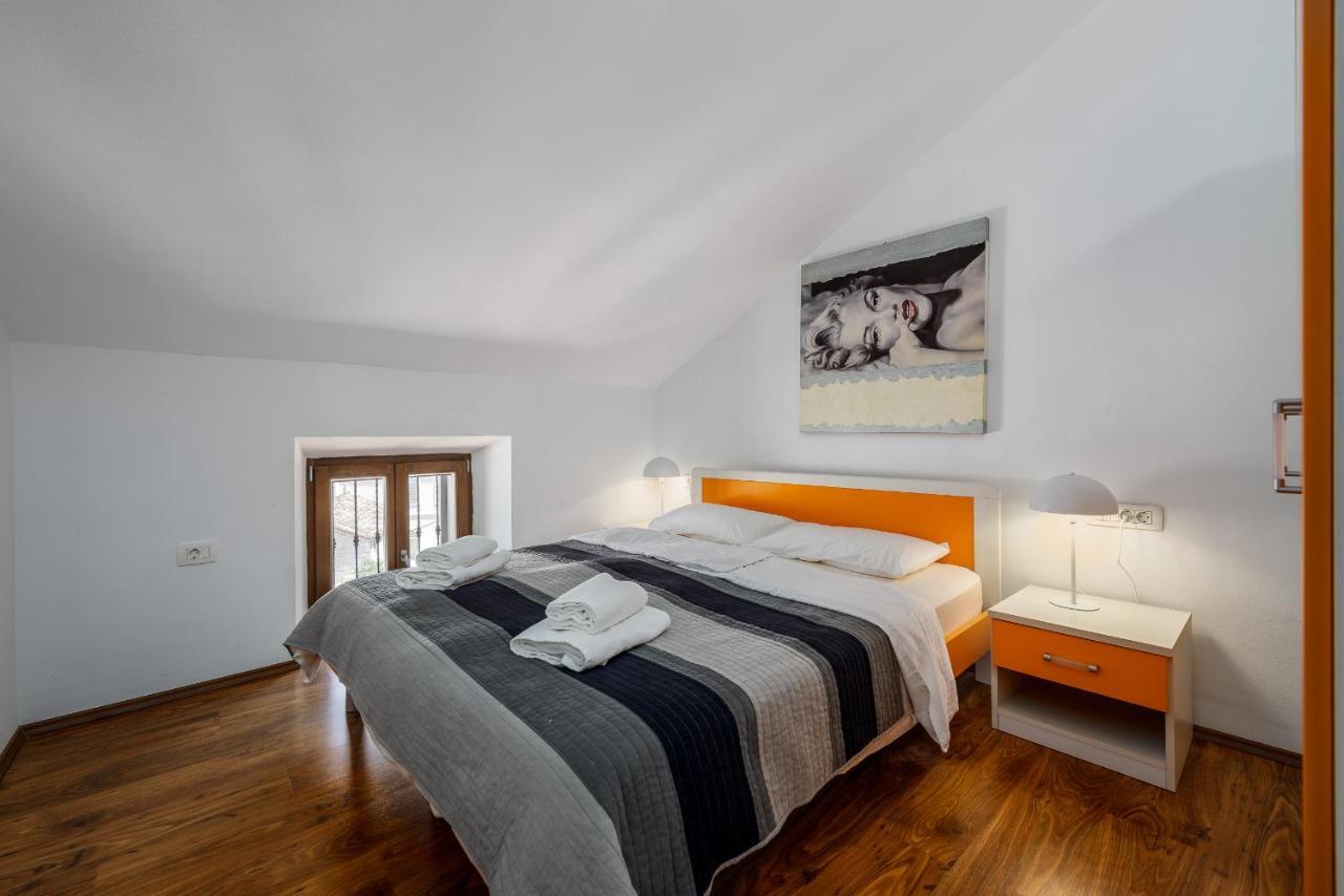 Apartments Dante Umag Bagian luar foto