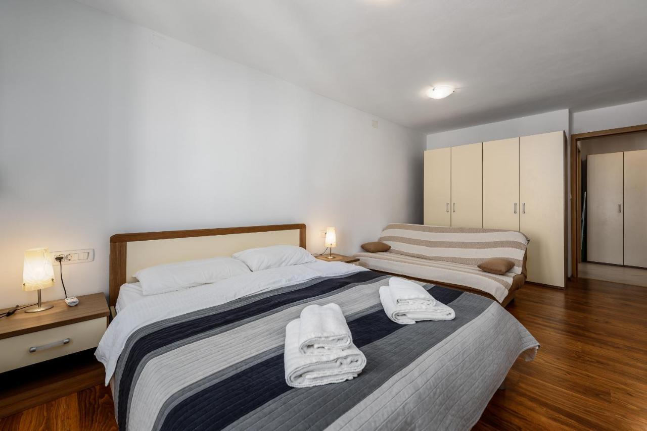 Apartments Dante Umag Bagian luar foto