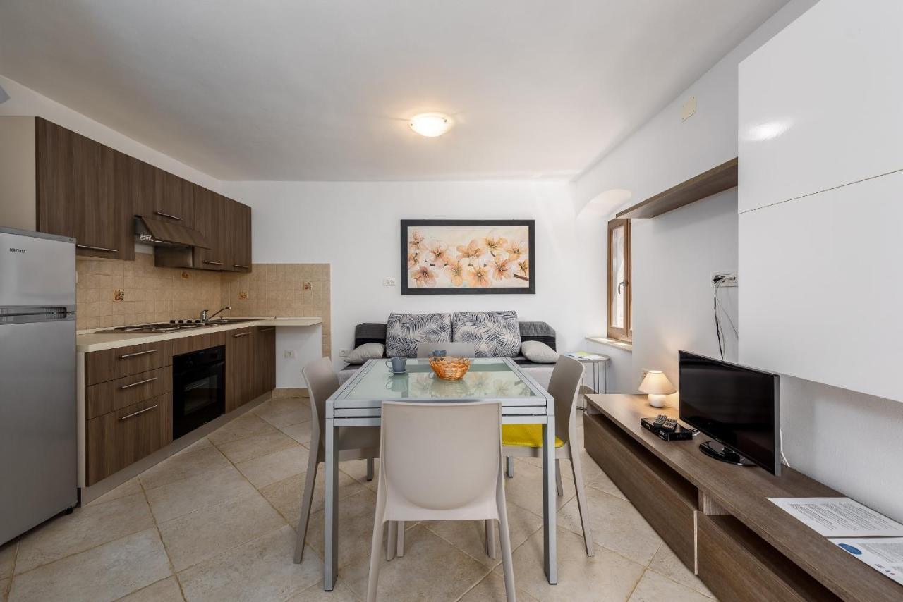 Apartments Dante Umag Bagian luar foto