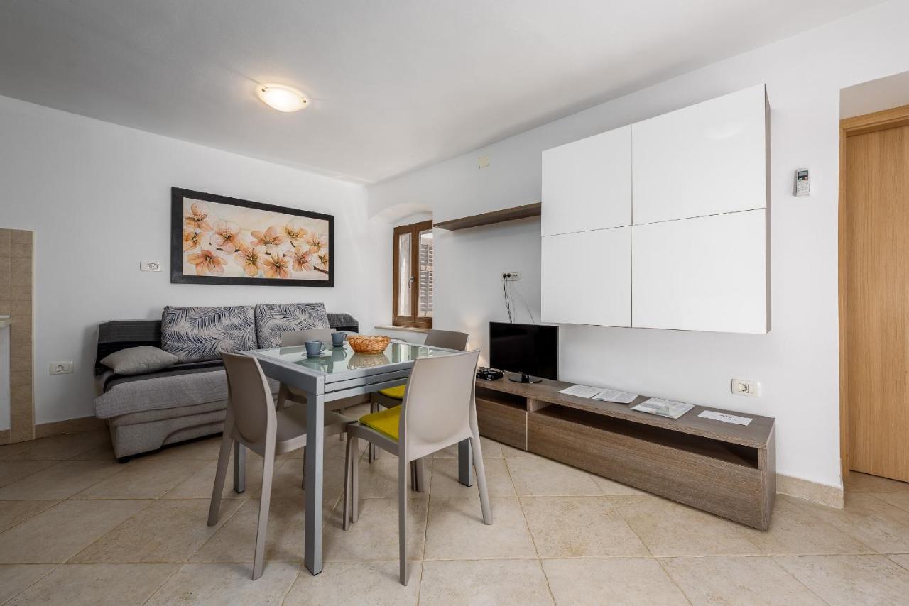 Apartments Dante Umag Bagian luar foto