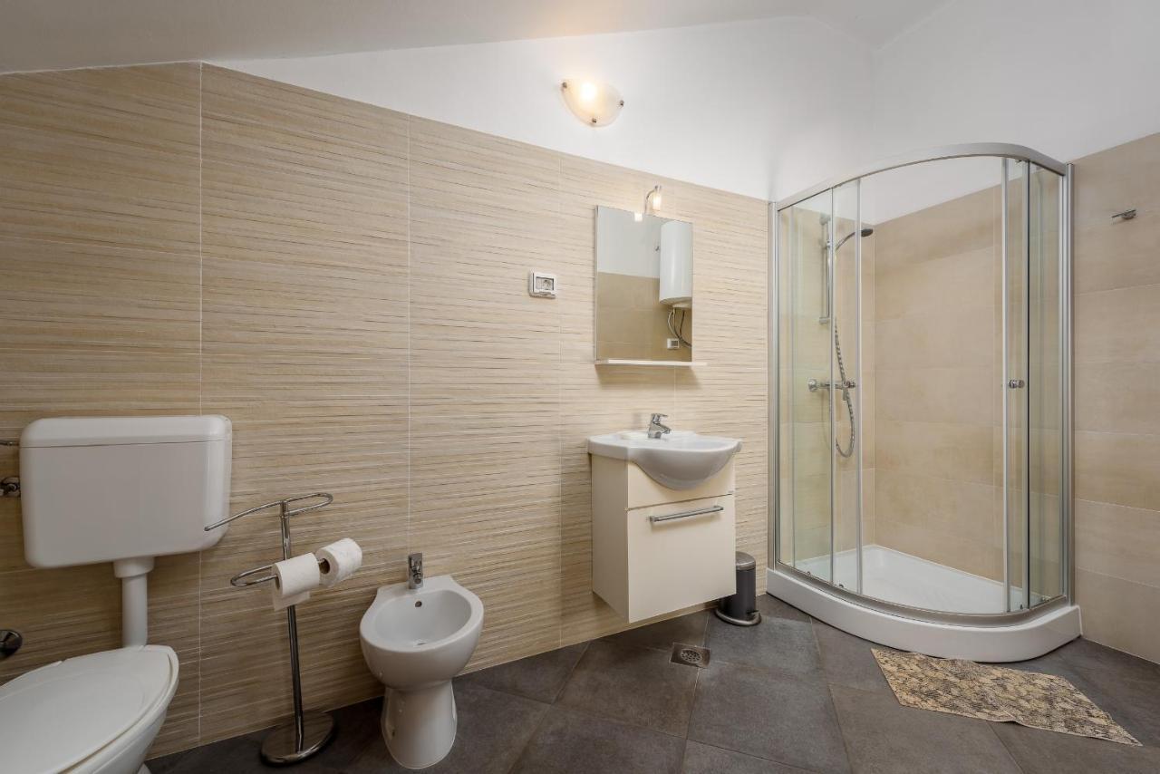 Apartments Dante Umag Bagian luar foto