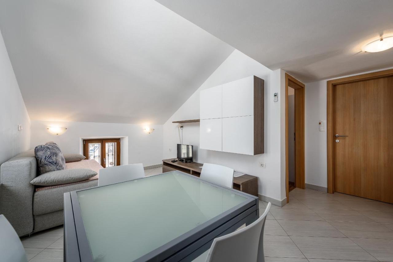 Apartments Dante Umag Bagian luar foto