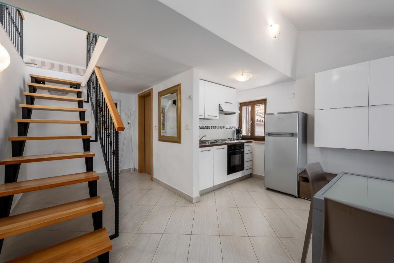 Apartments Dante Umag Bagian luar foto