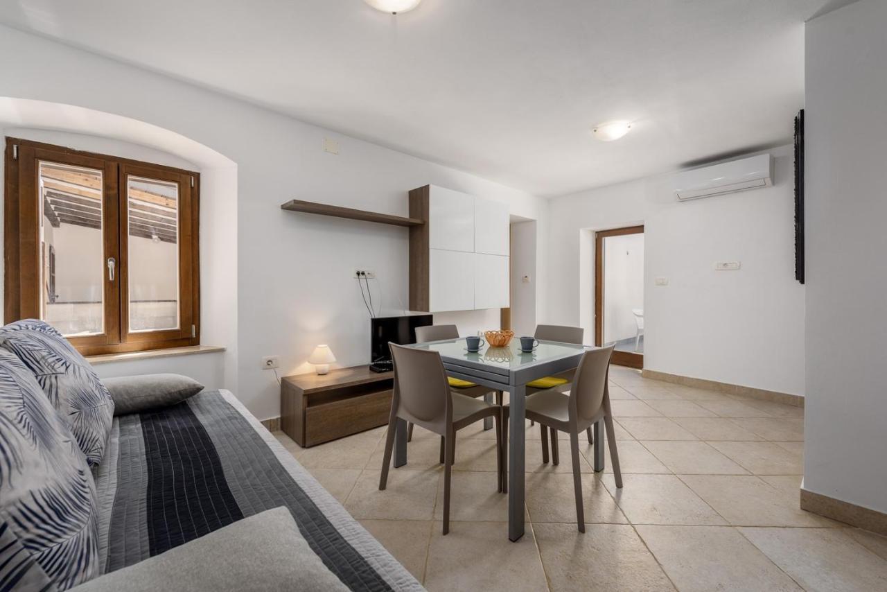Apartments Dante Umag Bagian luar foto