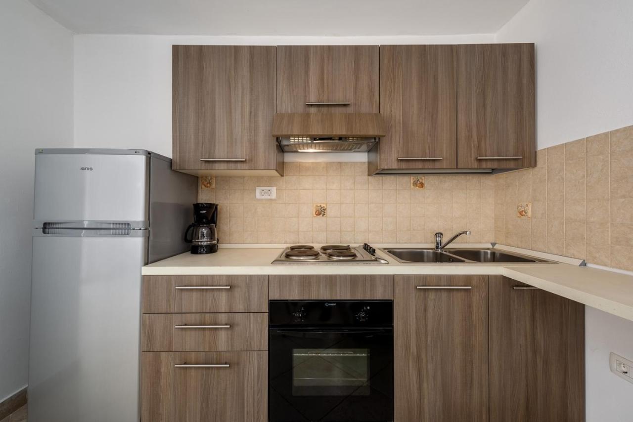 Apartments Dante Umag Bagian luar foto