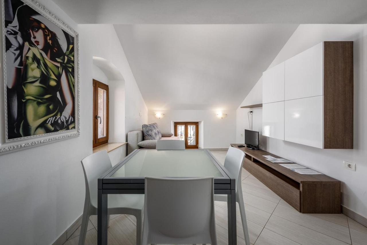Apartments Dante Umag Bagian luar foto